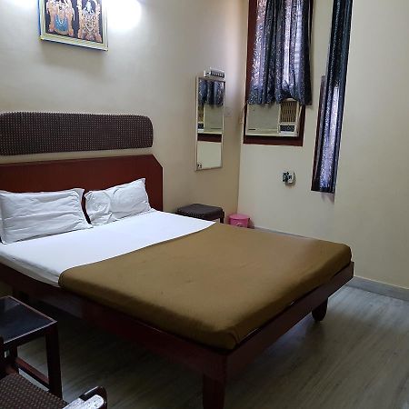 Hotel Sri Sai Residency Tirupati Exterior foto