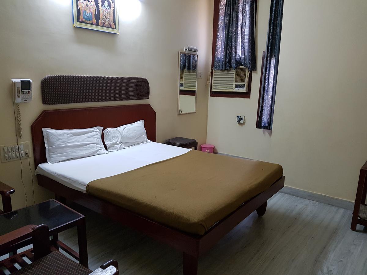 Hotel Sri Sai Residency Tirupati Exterior foto