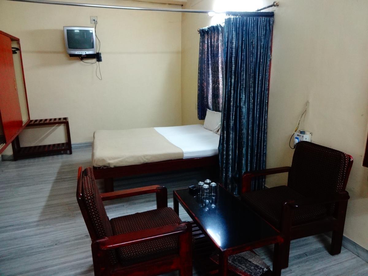 Hotel Sri Sai Residency Tirupati Exterior foto