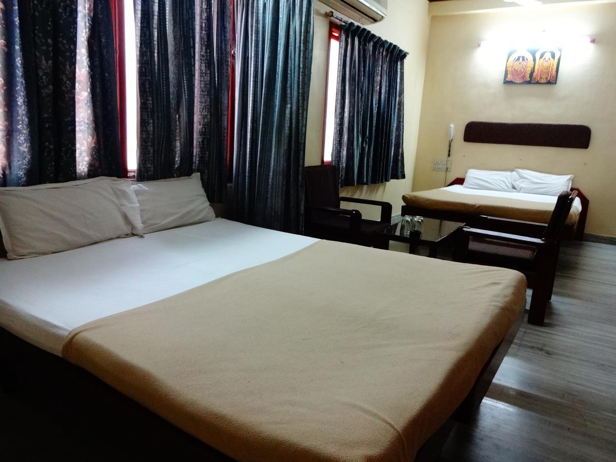 Hotel Sri Sai Residency Tirupati Exterior foto